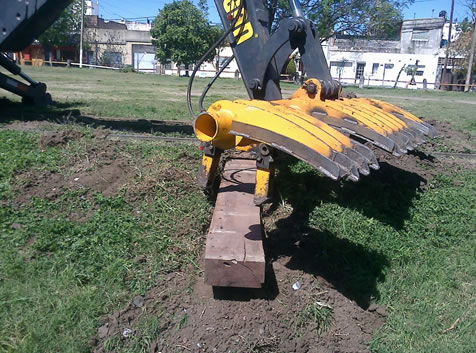 Maniobra para insertar el durmiente en la casita, cabe aclarar que sta debe ser emparejada con la cuadrilla..